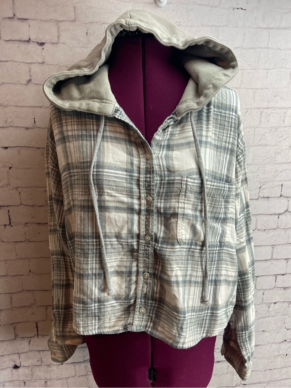 American Eagle Outfitters size medium distressed gray plaid flannel hooded shirt